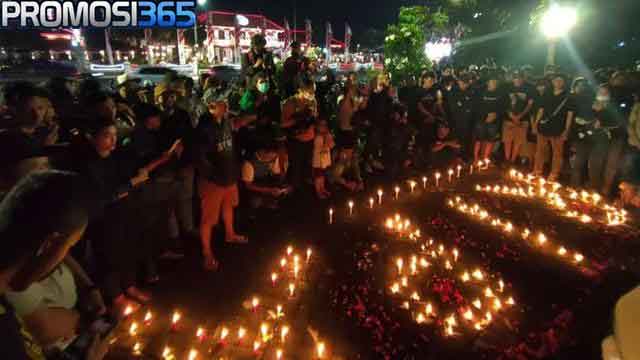 BRI Liga 1 : Malam Duka di Surabaya, Bonek Gelar Doa Bersama untuk Aremania Korban Tragedi Kanjuruhan